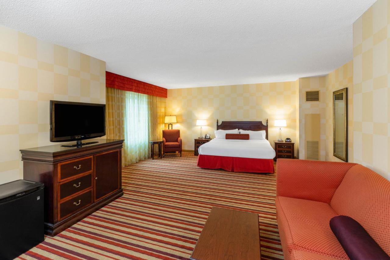 Wyndham Grand Downtown Hotel