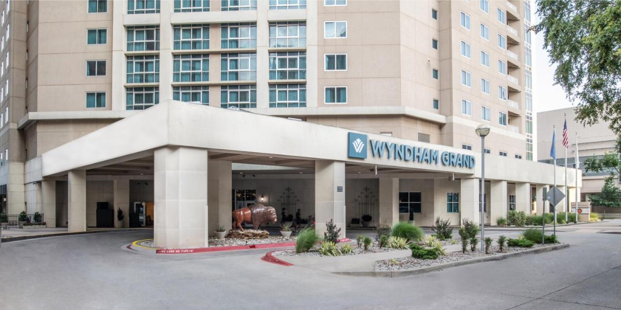 Wyndham Grand Downtown 4*
