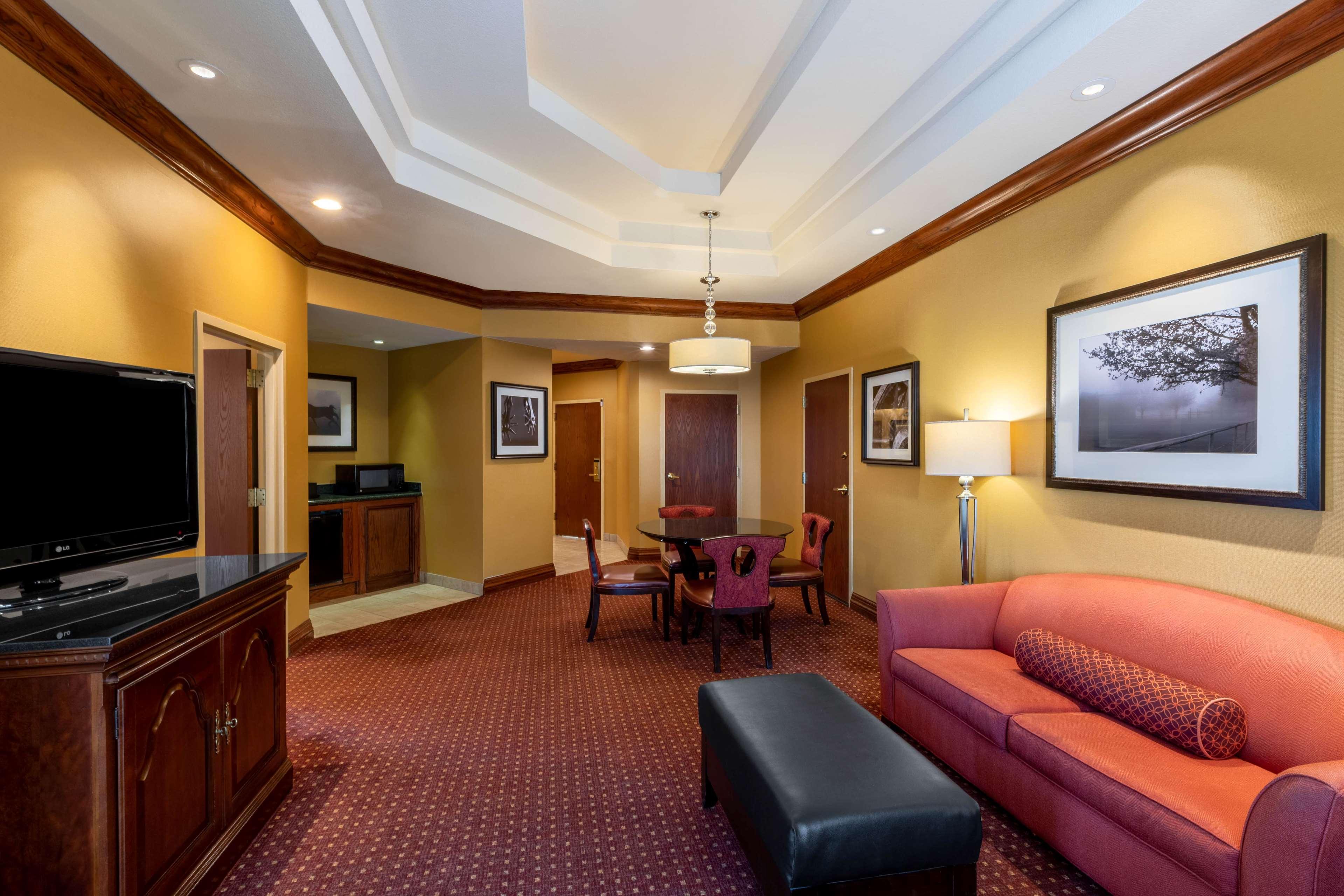 Wyndham Grand Downtown 4*