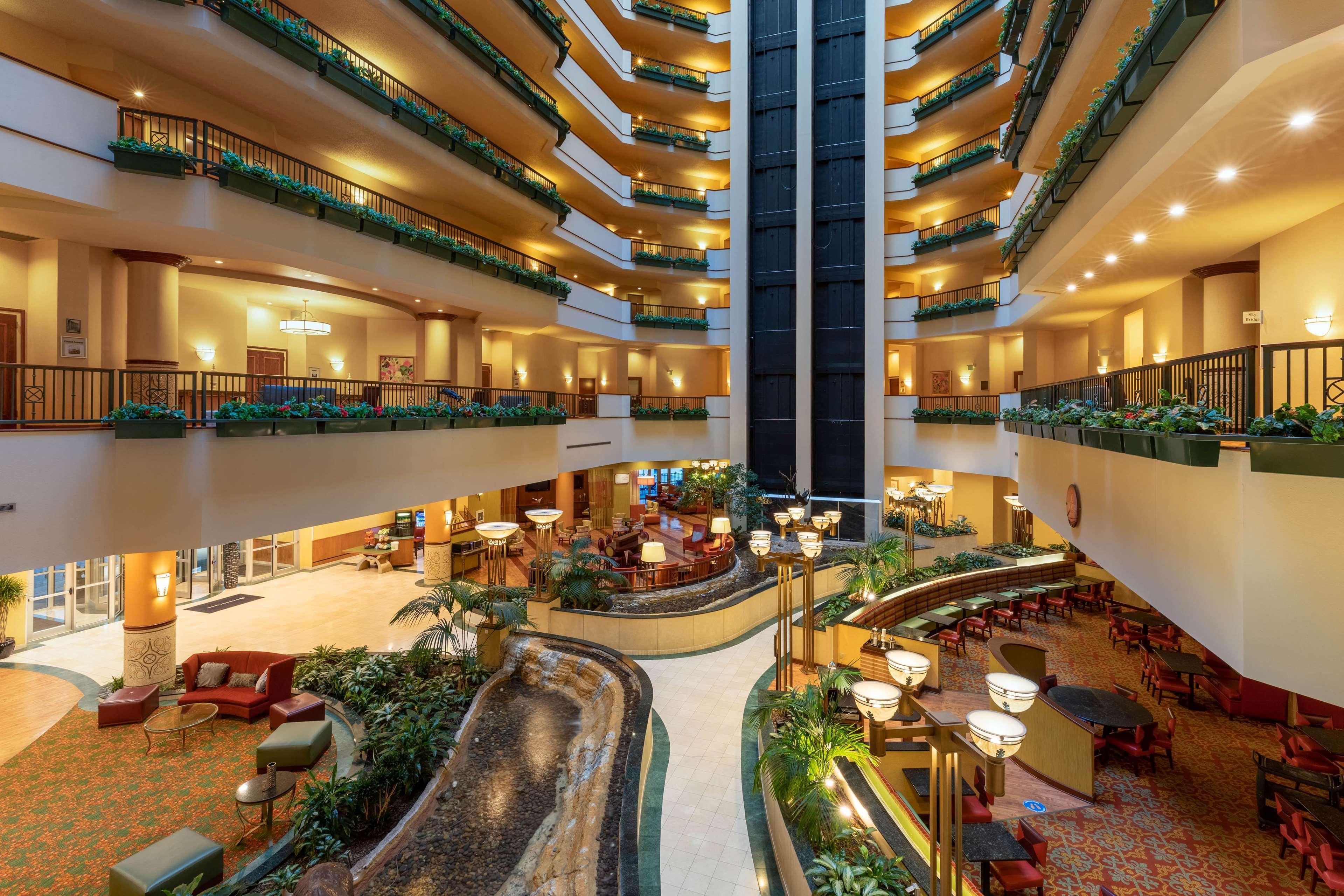 Wyndham Grand Downtown 4*