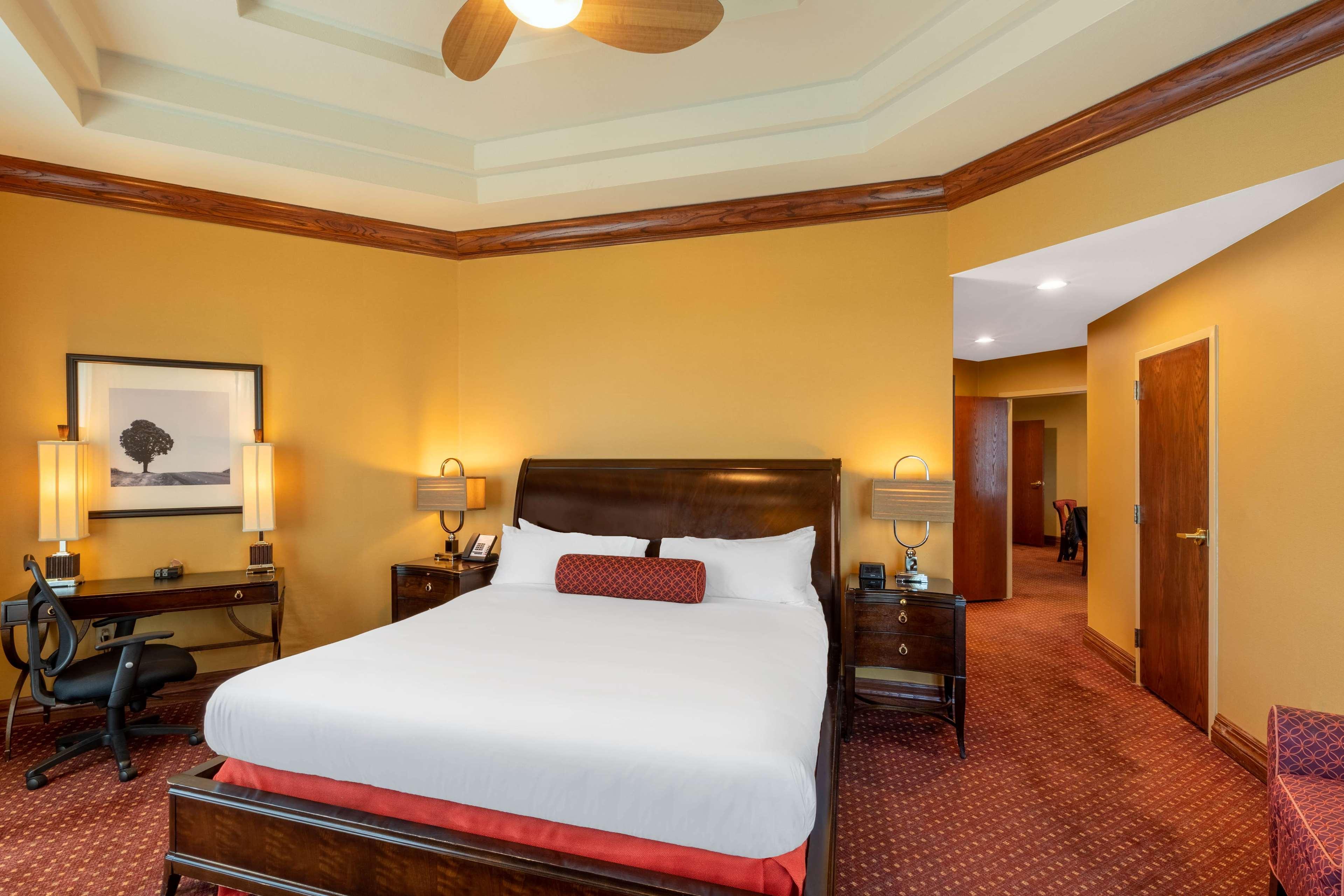Wyndham Grand Downtown Hotel