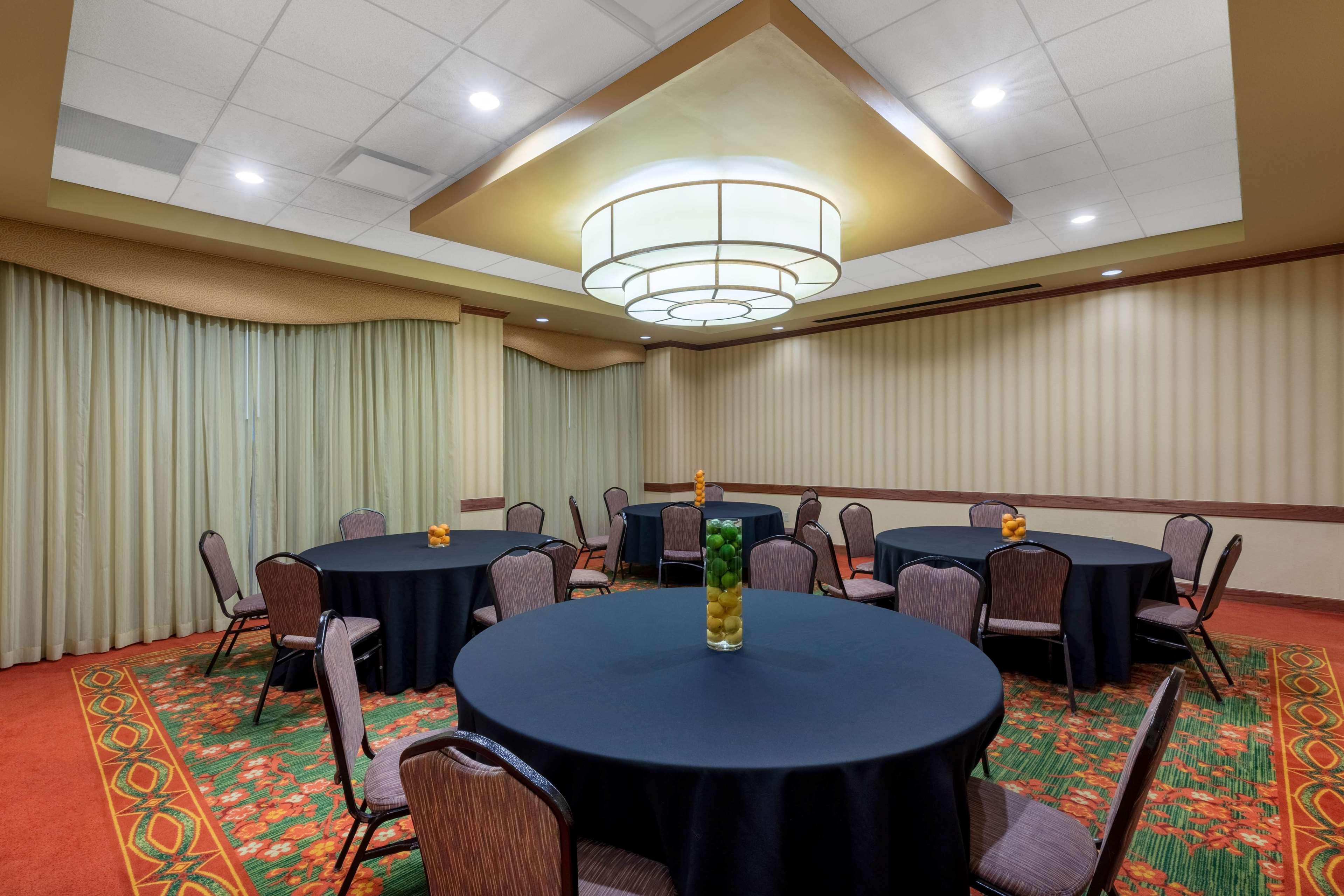 Wyndham Grand Downtown Hotel