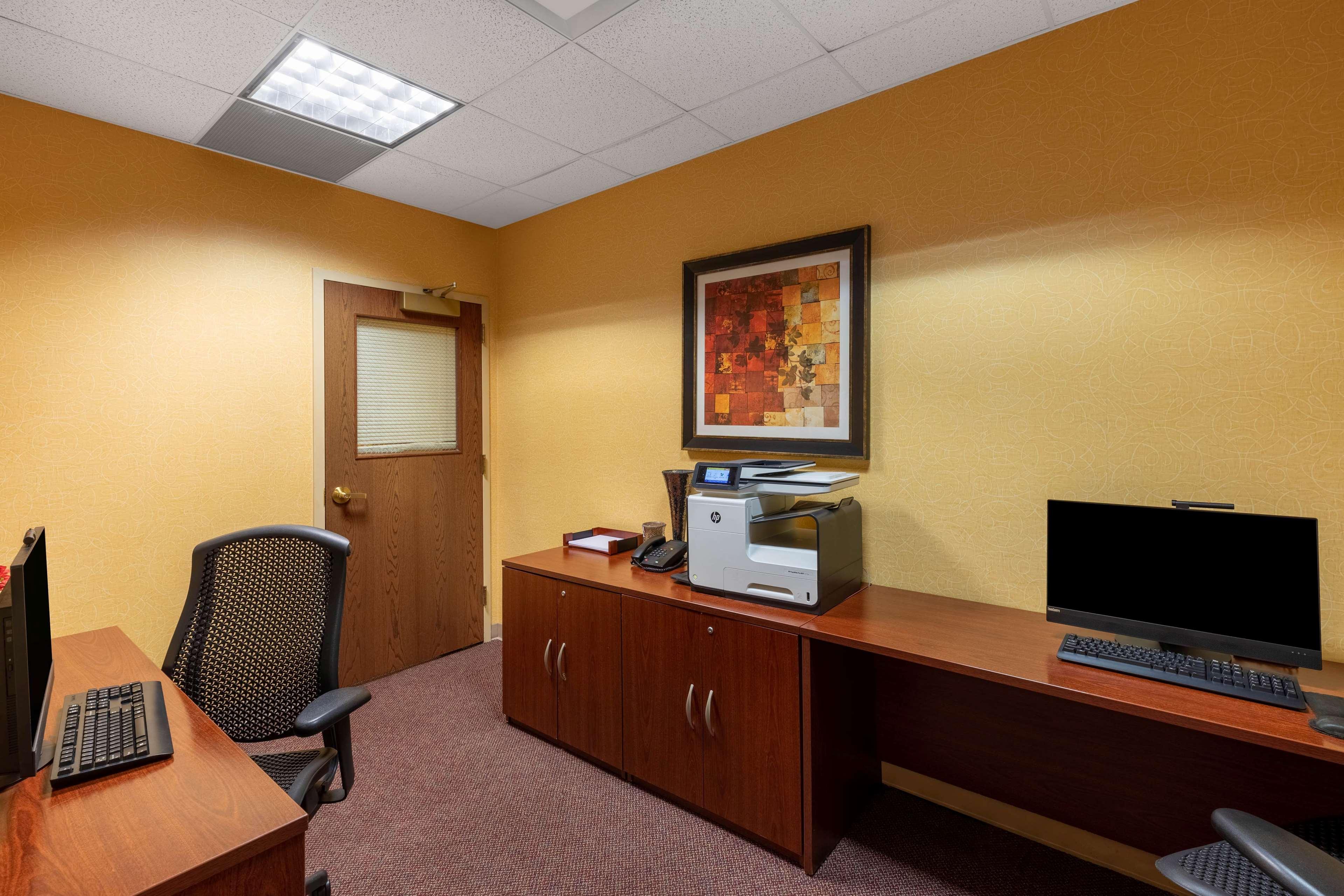 Hotel Wyndham Grand Downtown 4*