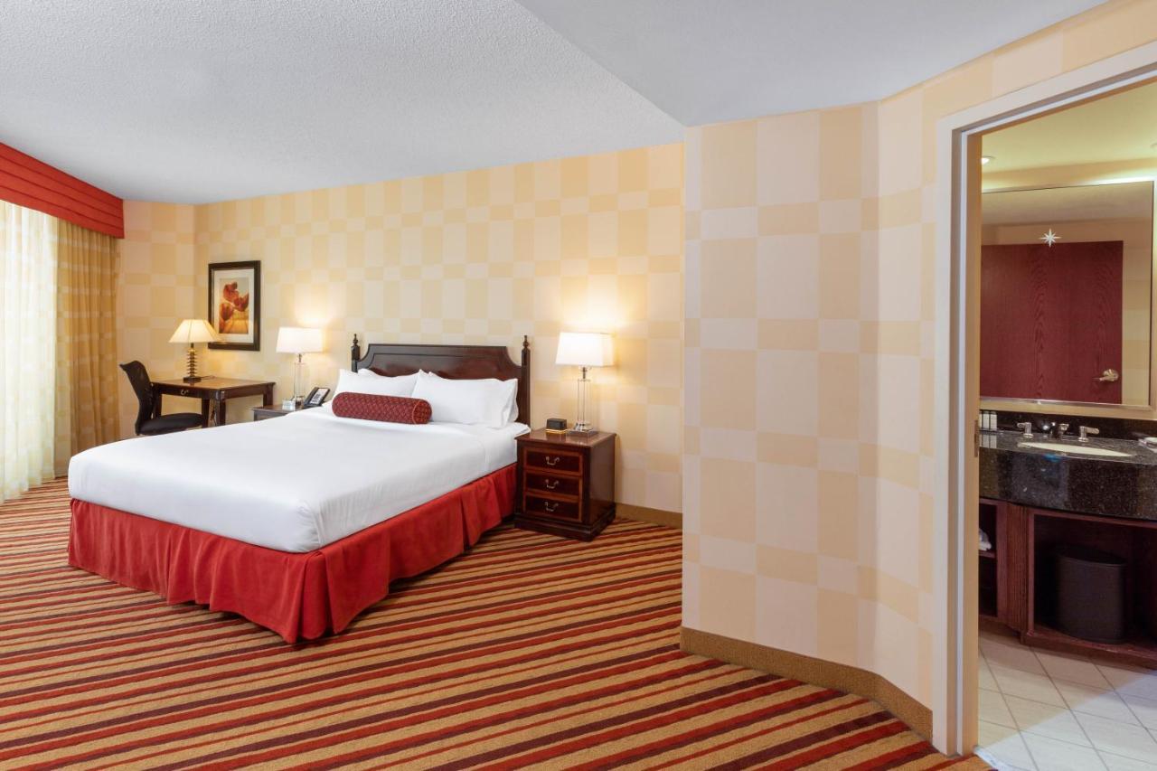 Wyndham Grand Downtown Hotel 4*