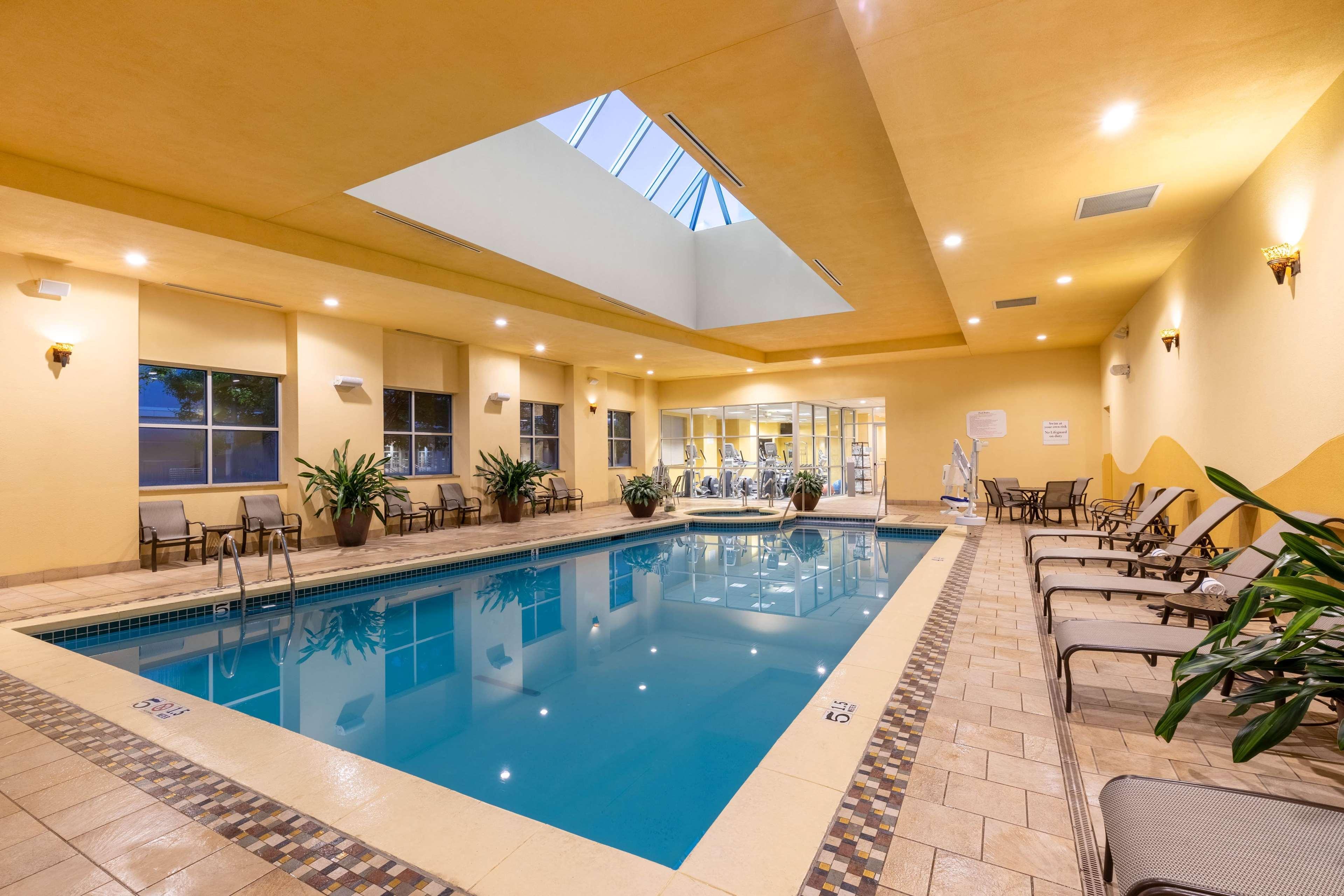 Wyndham Grand Downtown Hotel 4*