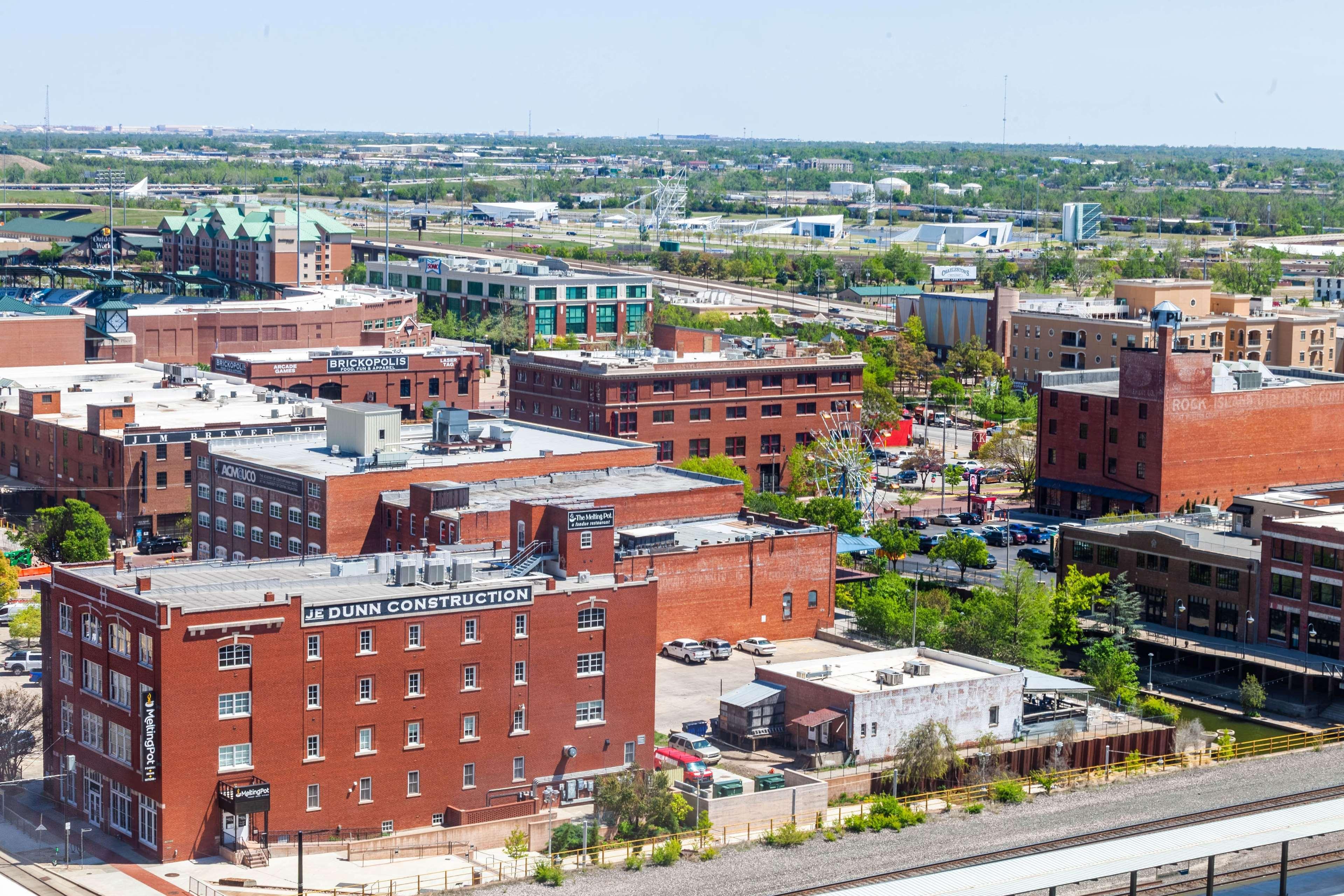 Wyndham Grand Downtown 4*