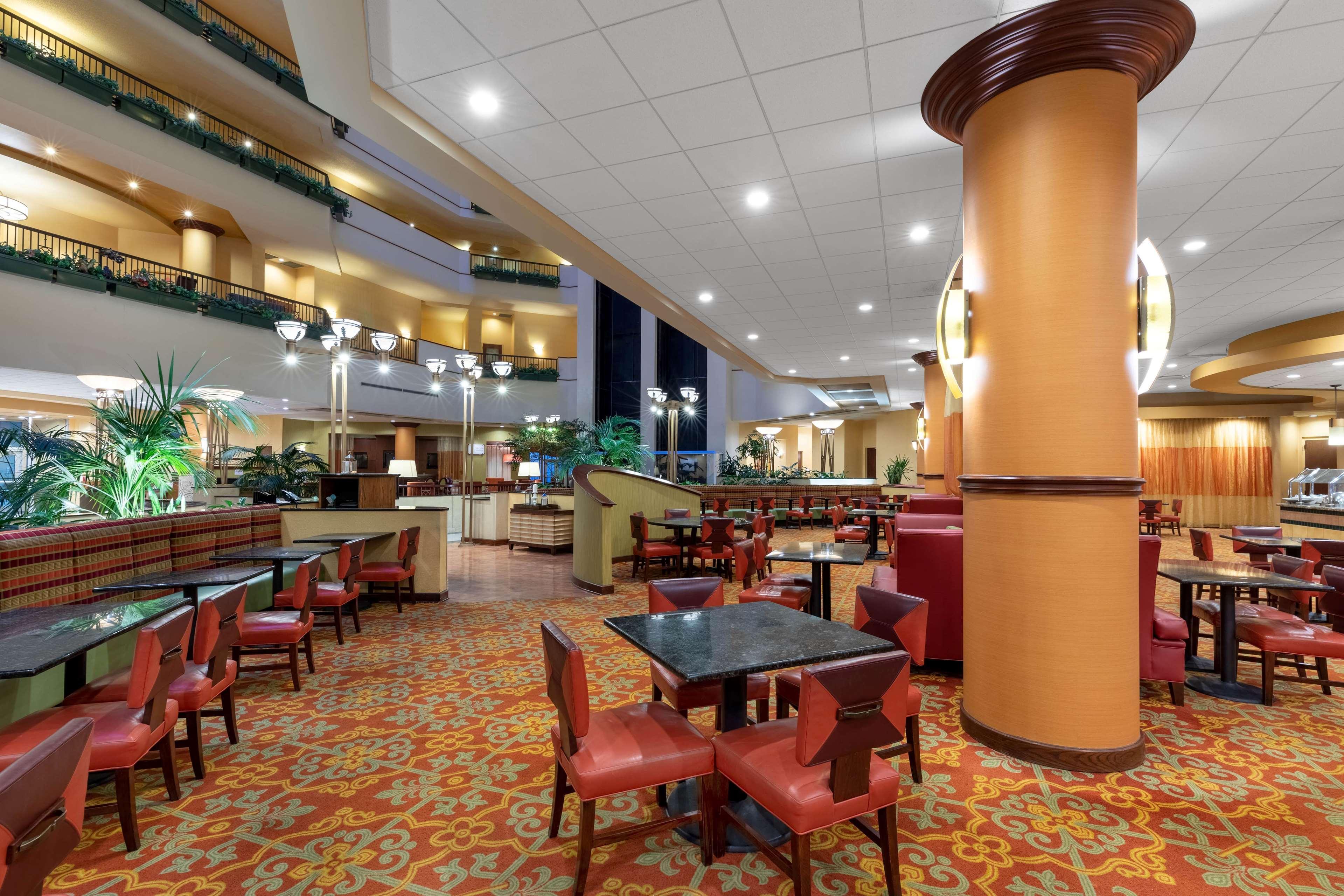 Wyndham Grand Downtown 4*
